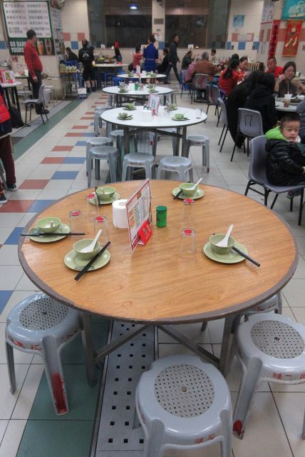 Representative photo: HK SWCC 上環市政大廈 Sheung Wan Cooked Food Centre interior Round tables with setting and plastic seats Jan-2018 IX1 (3). Not this venue.
