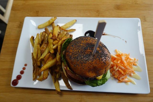 Representative photo: Simpson Burger, XV Burger, Montparnasse, Paris 001. Not this venue.