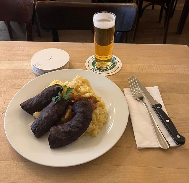 Representative photo: Himmel und Erde mit Flonz. Not this venue.