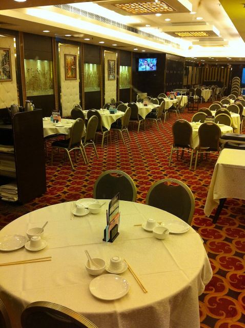 Representative photo: HK Sheung Wan 上環 Lok Ku Road 嘉豪酒家 Ka Ho Restaurant interior night Sept-2013 02. Not this venue.