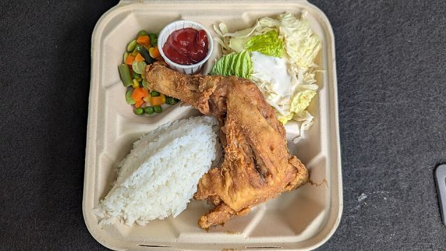 Representative photo: Fried chicken in Kolonia. Not this venue.