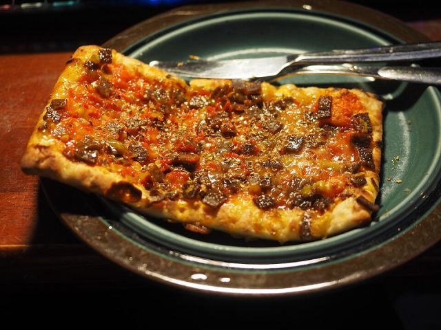 Representative photo: Rectangular pizza on a round plate. Not this venue.