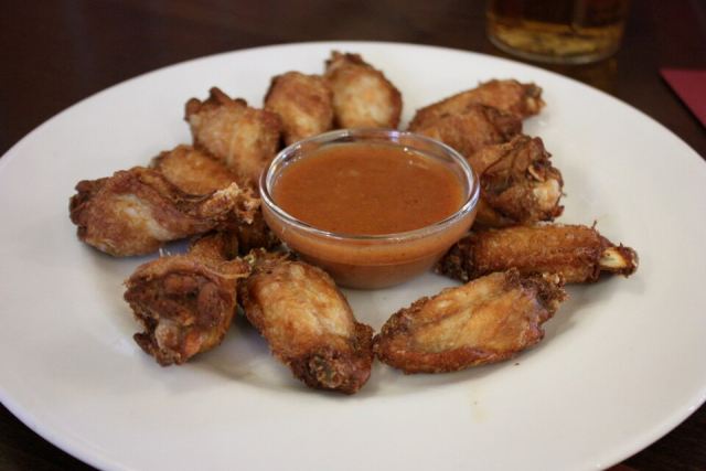 Representative photo: Alitas de pollo en madrid. Not this venue.