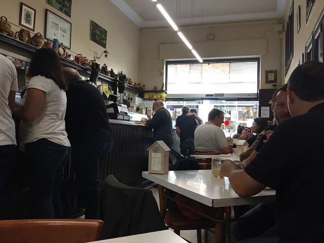 Representative photo: Interior Bar Tomás. Not this venue.