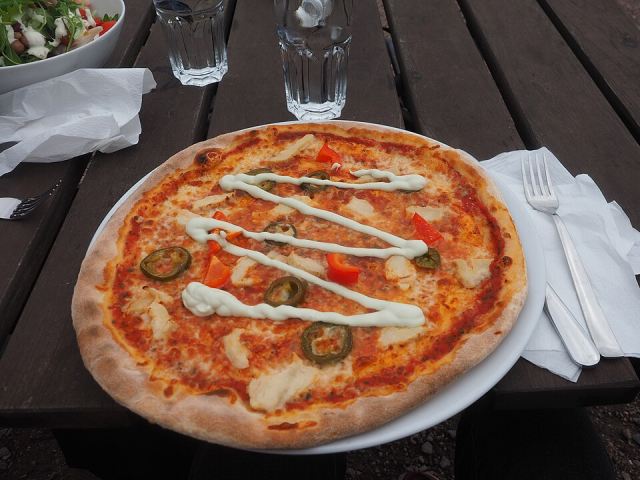 Representative photo: Pizza Chu-Ueang. Not this venue.
