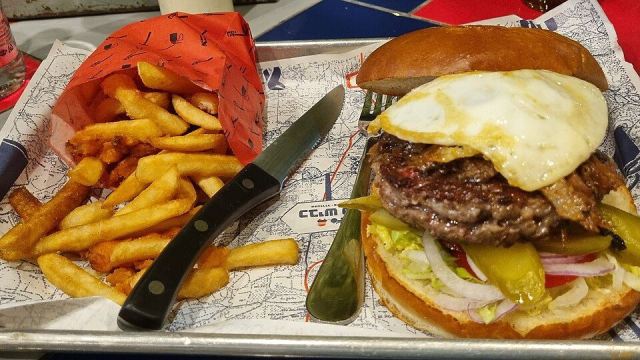 Representative photo: Burger in Kvish90. Not this venue.