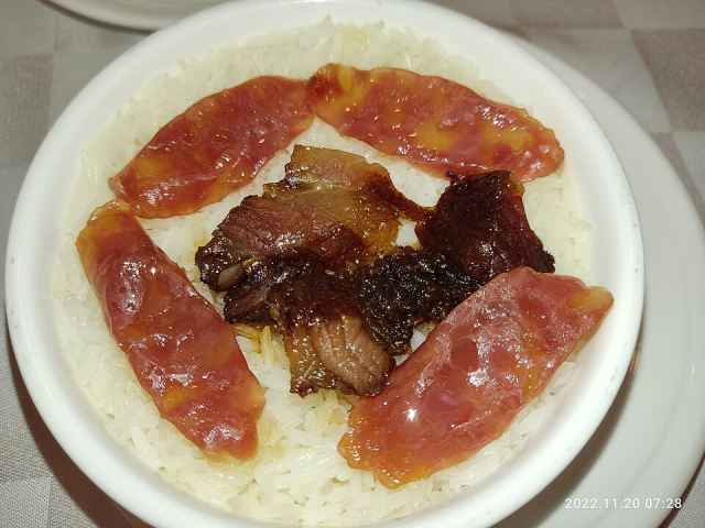 Representative photo: HK SW 上環 Sheung Wan Loon Kee 星月樓 Sky Cuisine Restaurant morning 飲茶 Chinese breakfast tea steamed food dim sum 臘肉 lap yuk 臘腸 lap cheung 臘味 盅飯 Lap Mei Rice November 2022 Px3 02. Not this venue.