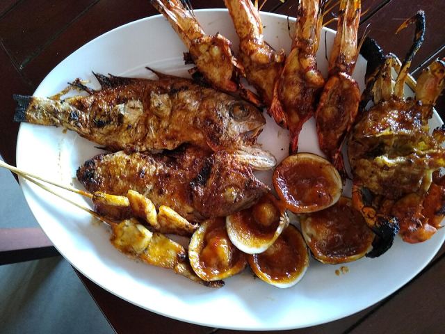 Representative photo: Seafood in Jimbaran. Not this venue.