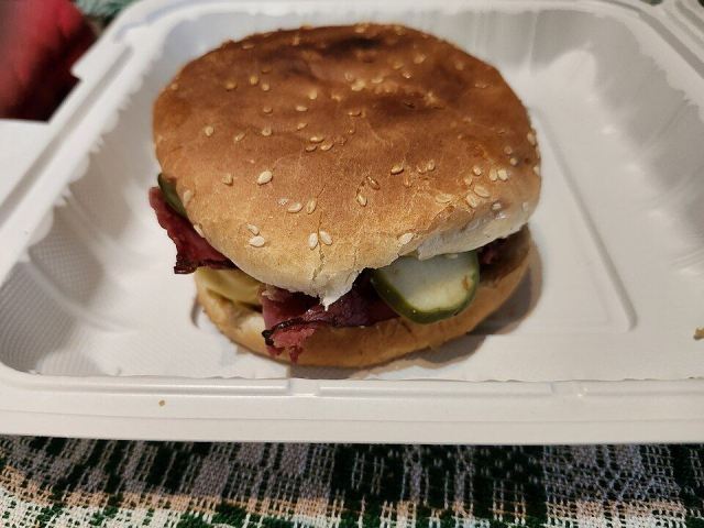 Representative photo: Burger au smoked meat. Not this venue.