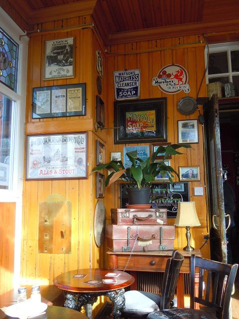 Representative photo: Stalybridge Station Buffet Bar (March 2015) (Interior) (1). Not this venue.