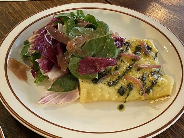 Representative photo: Crêpe aux crevettes et salade. Not this venue.