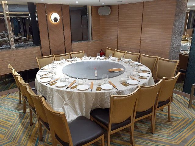 Representative photo: HK SSP 長沙灣道 833 Cheung Sha Wan Road 長沙灣廣場 Cheung Sha Wan Plaza mall shop 盈暉海鮮酒家 Glorious Seafood Restaurant table setting December 2019 SS2 02. Not this venue.