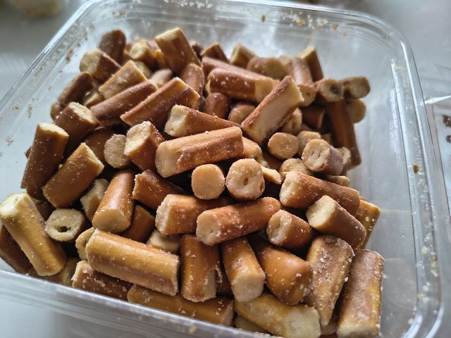 Representative photo: Pretzels pieces sold in Laoling, China. Not this venue.