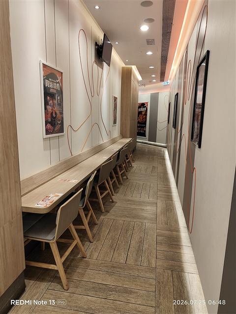 Representative photo: Restaurant setting. Not this venue.