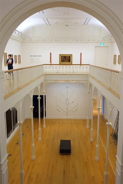 Representative photo: Gallery interior. Not this venue.