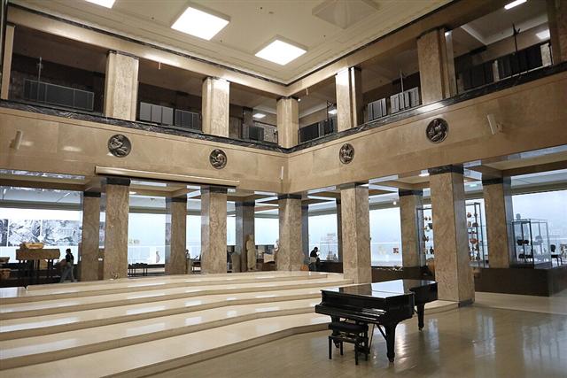 Representative photo: Museum interior. Not this venue.