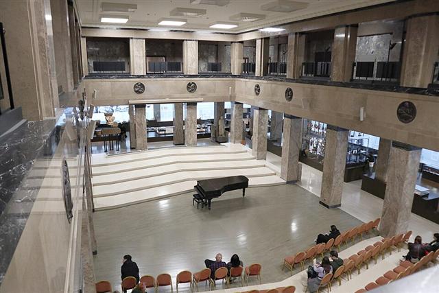 Representative photo: Museum interior. Not this venue.